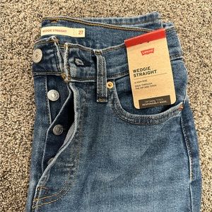 Levi’s wedgie straight high rise size 27 short